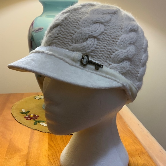 Fossil Women's Cream Knit Cap velvet & wool winter brimmed hat - Picture 3 of 8